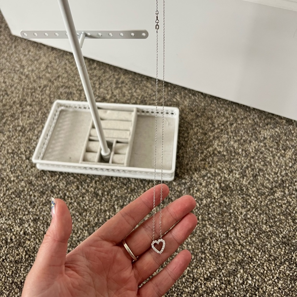 Kohl’s silver heart necklace